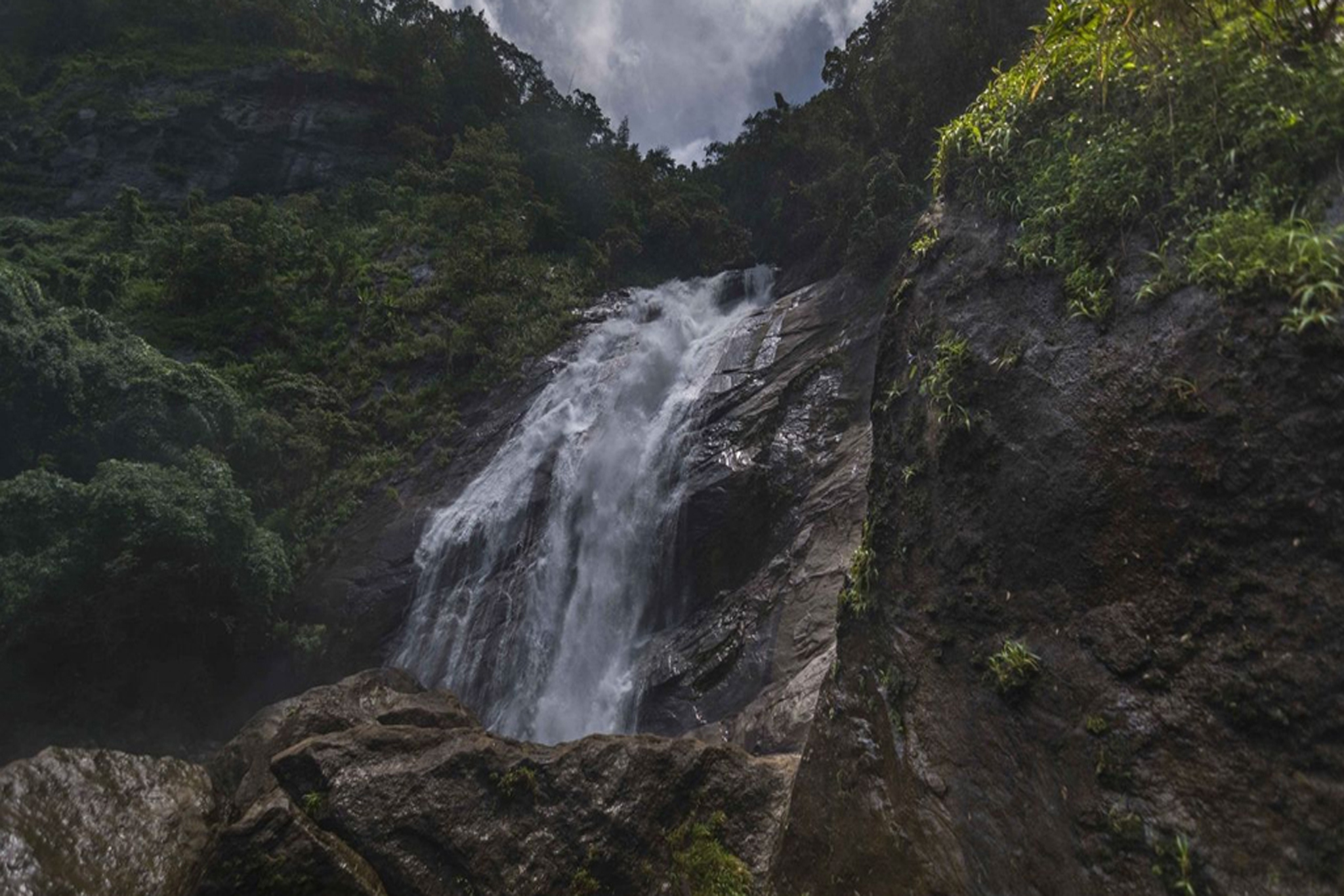 https://cevextravelexpert.com/wp-content/uploads/2022/01/Vagamon-Waterfalls-1.jpg